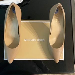 MICHAEL KORS PUMPS